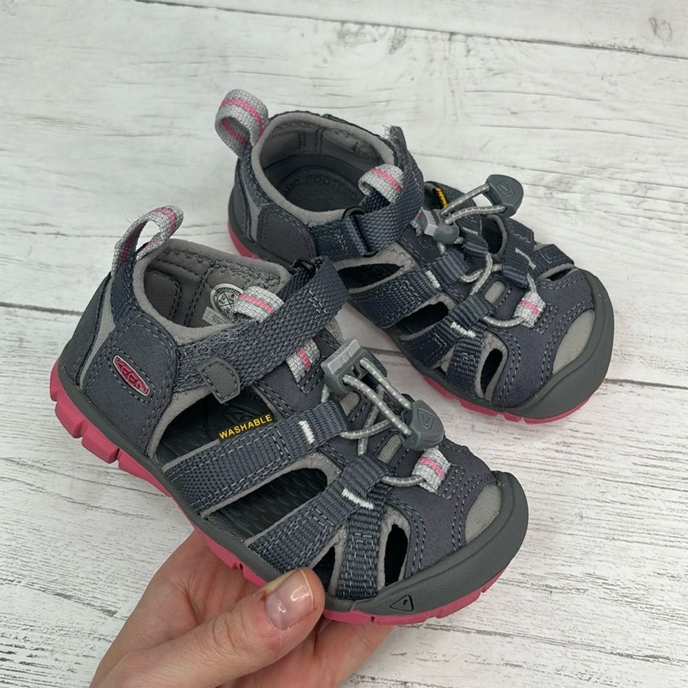 Keen Newport Summer Sandals Water Shoes in Toddler Girls Size 8